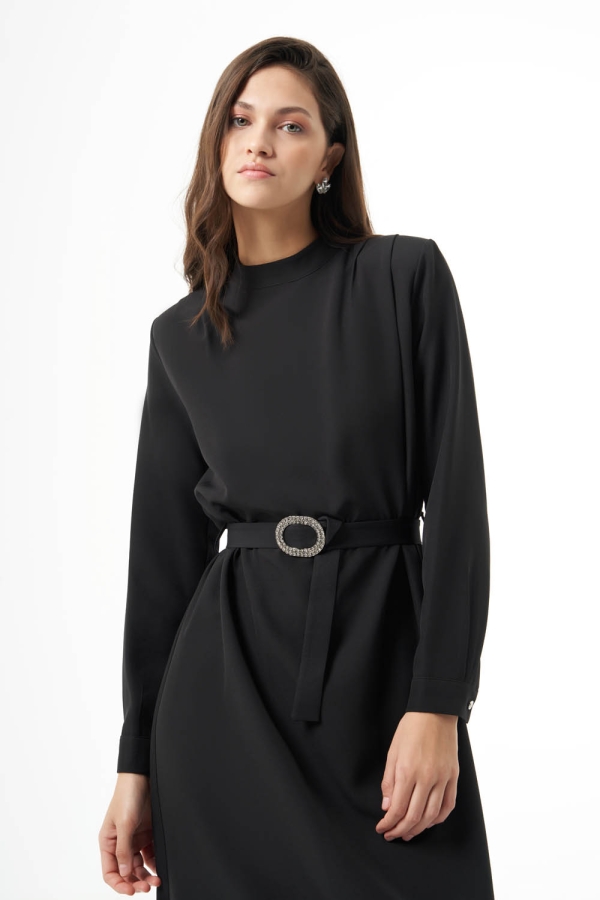 Mizalle - Taş Tokalı Siyah Elbise